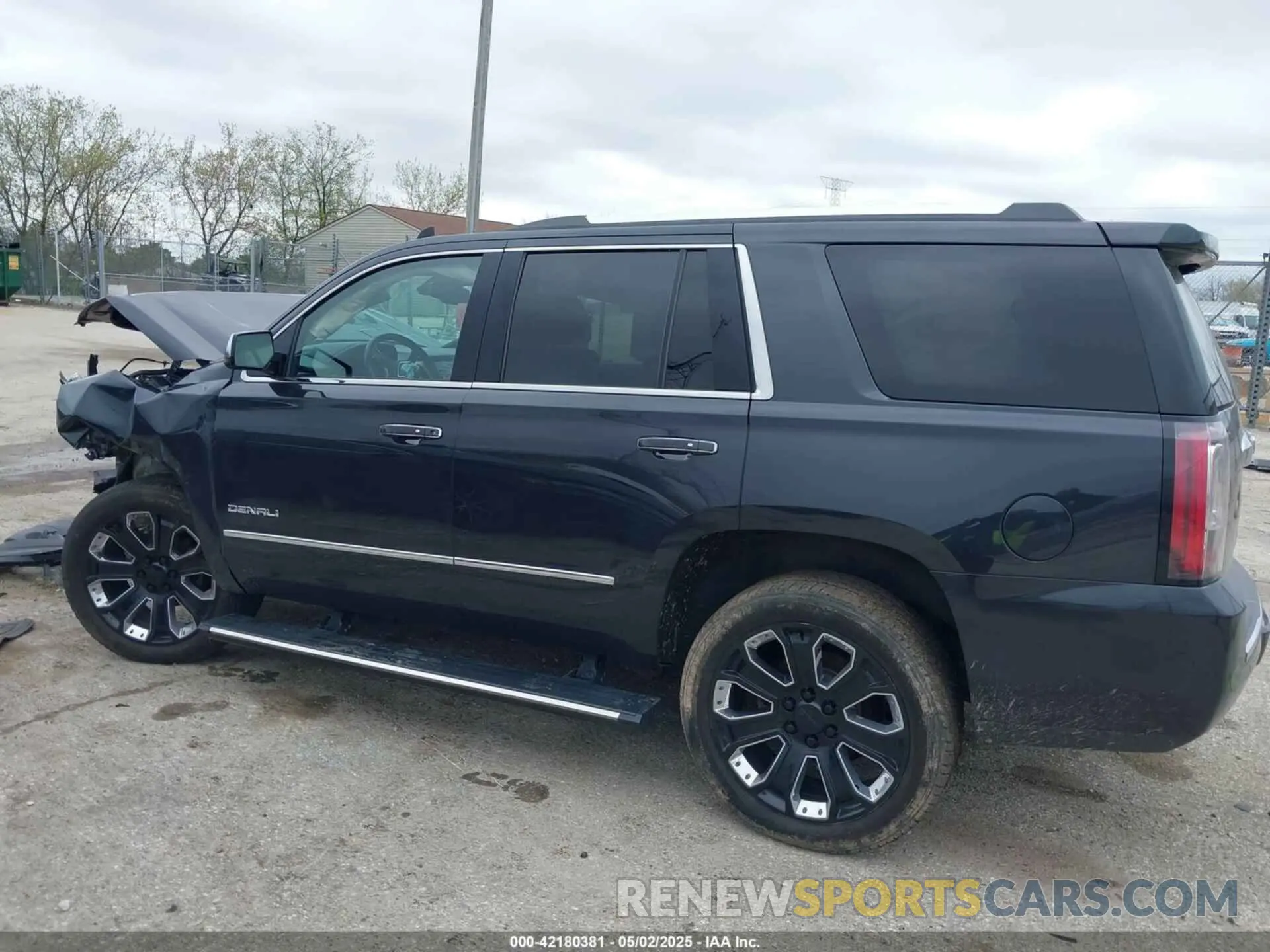 15 Photograph of a damaged car 1GKS2CKJ4LR137778 GMC YUKON 2020