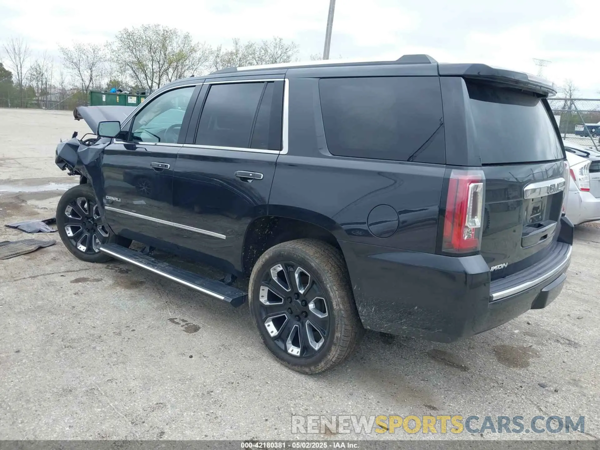 3 Photograph of a damaged car 1GKS2CKJ4LR137778 GMC YUKON 2020