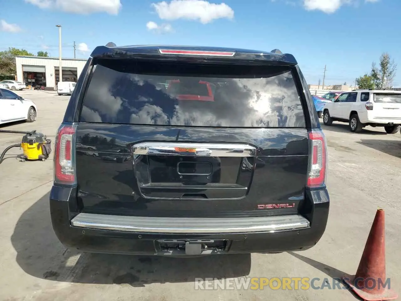 6 Фотография поврежденного автомобиля 1GKS2CKJ5LR138566 GMC YUKON 2020