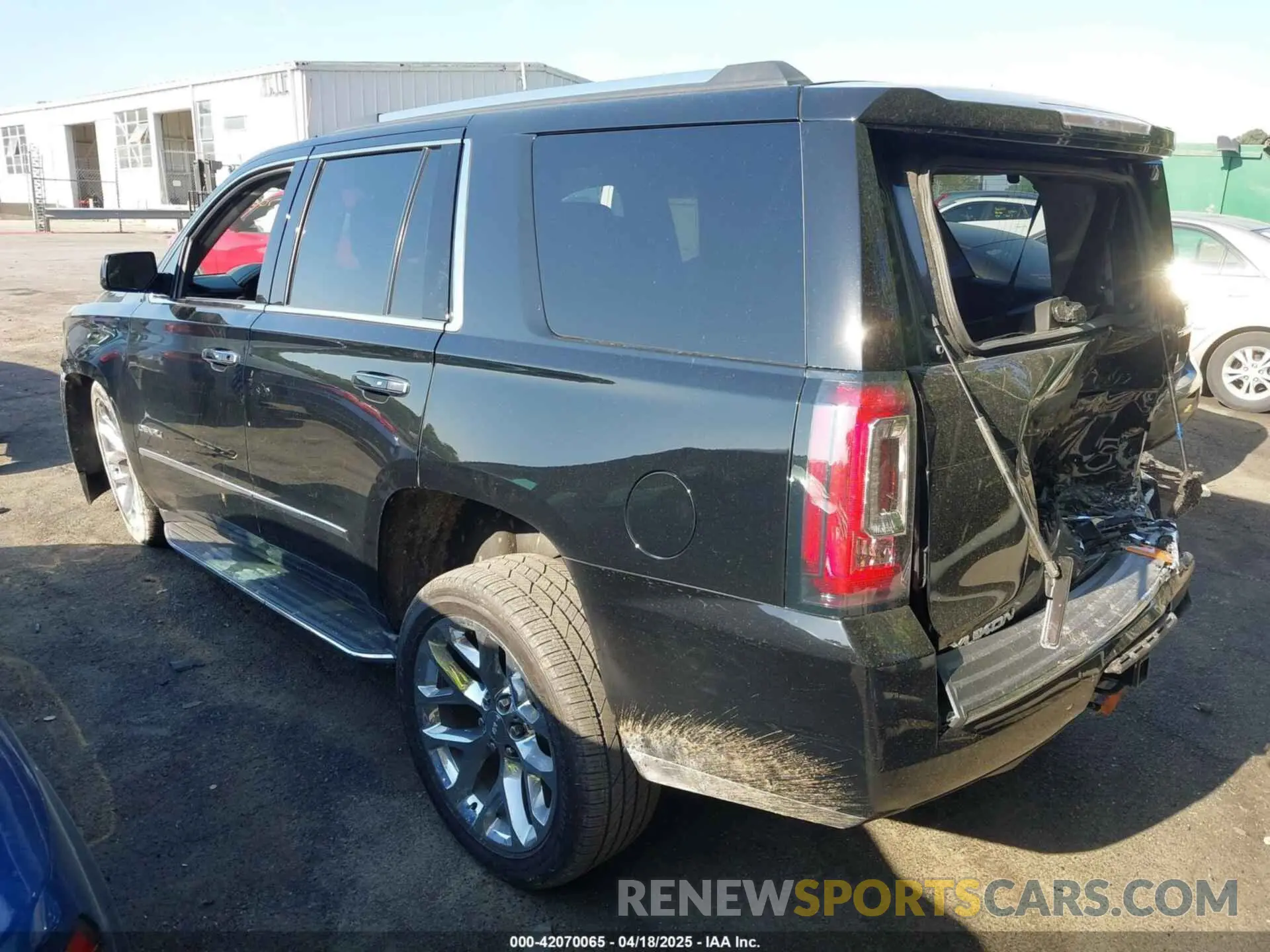 3 Фотография поврежденного автомобиля 1GKS2CKJ5LR227859 GMC YUKON 2020