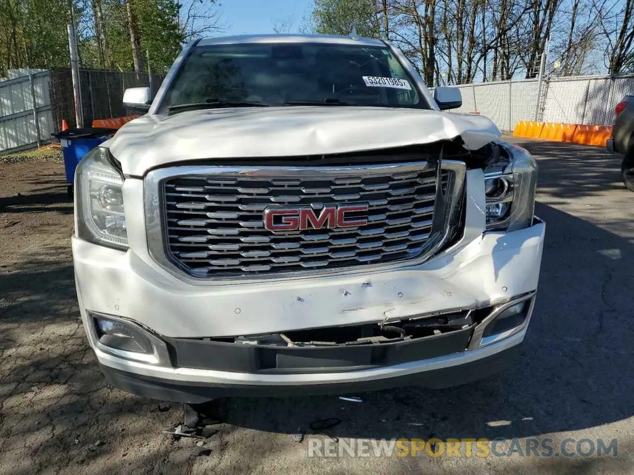5 Photograph of a damaged car 1GKS2CKJ7LR255369 GMC YUKON 2020