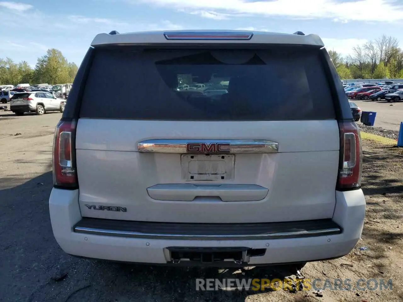 6 Photograph of a damaged car 1GKS2CKJ7LR255369 GMC YUKON 2020