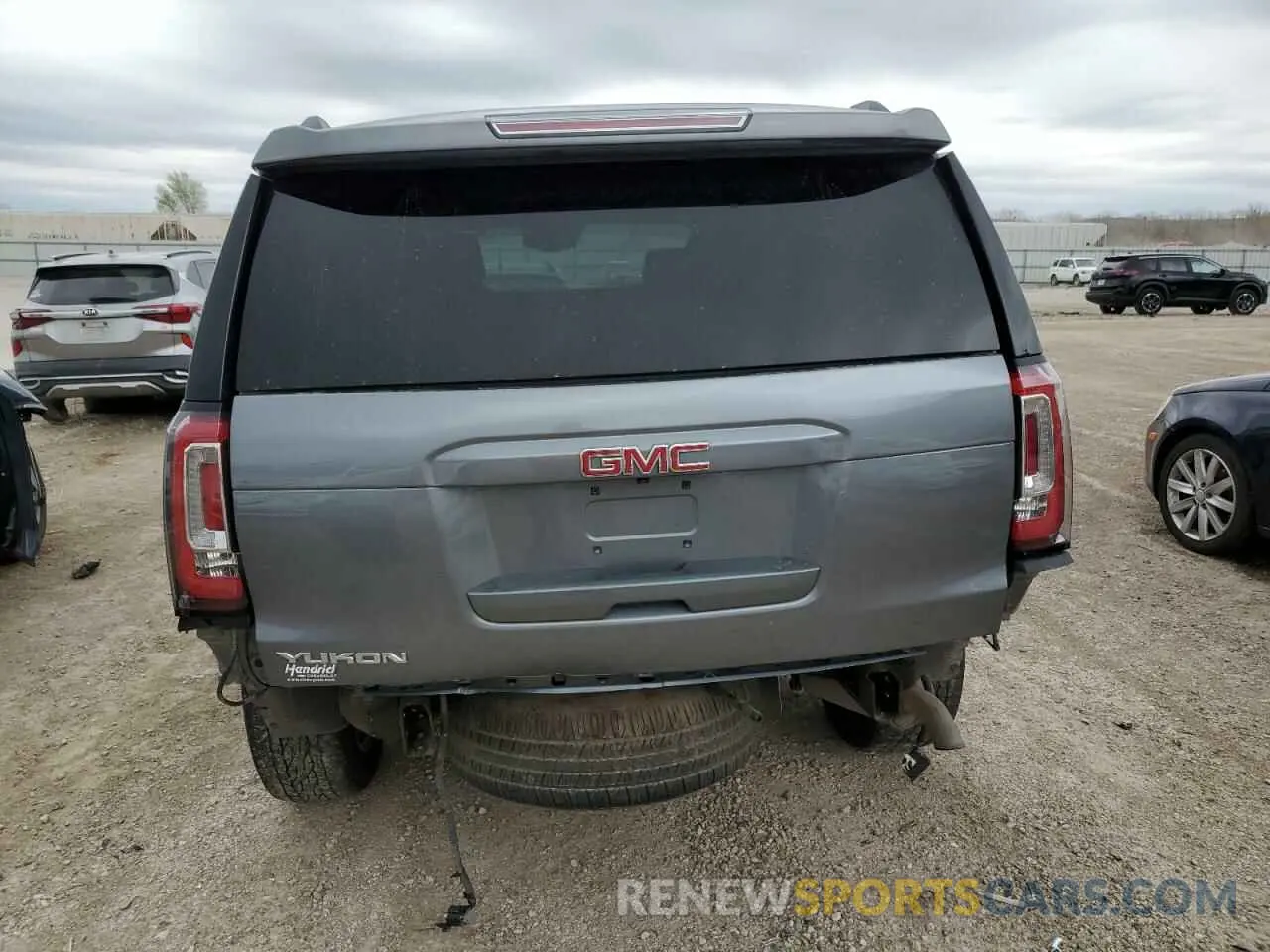 6 Photograph of a damaged car 1GKS2DKCXLR123892 GMC YUKON 2020