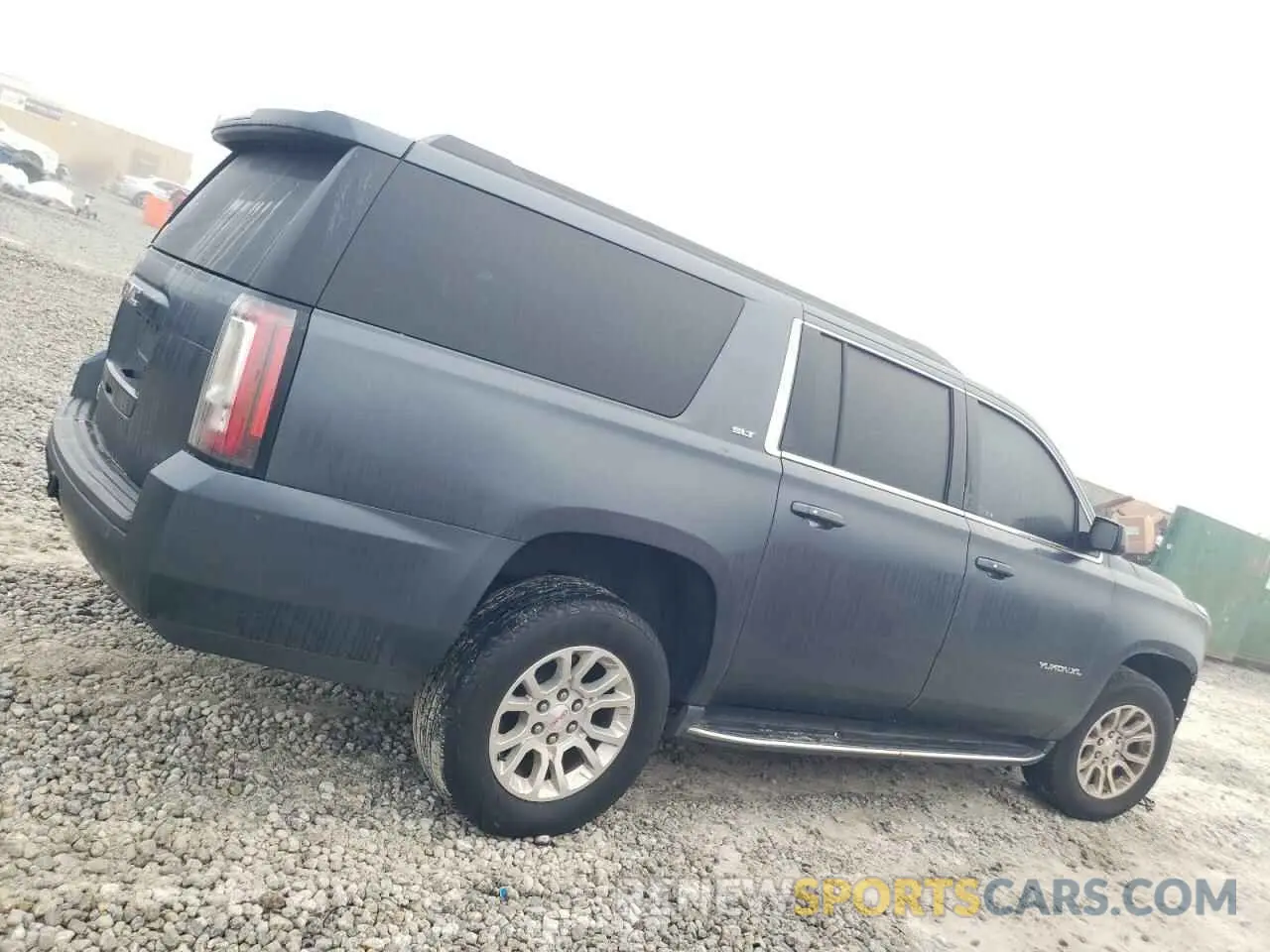 3 Photograph of a damaged car 1GKS2GKC7LR294312 GMC YUKON 2020