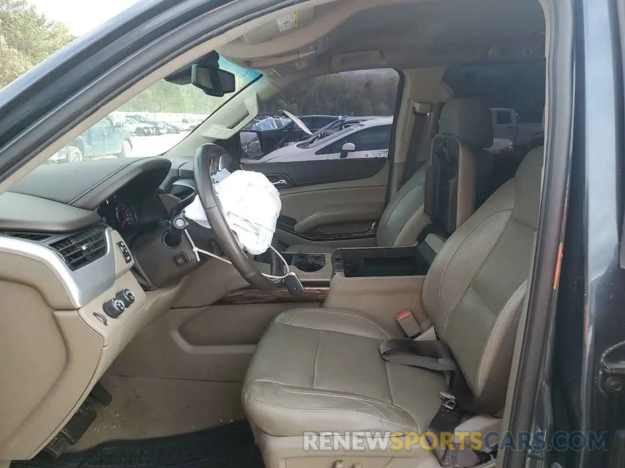 7 Photograph of a damaged car 1GKS2GKC7LR294312 GMC YUKON 2020