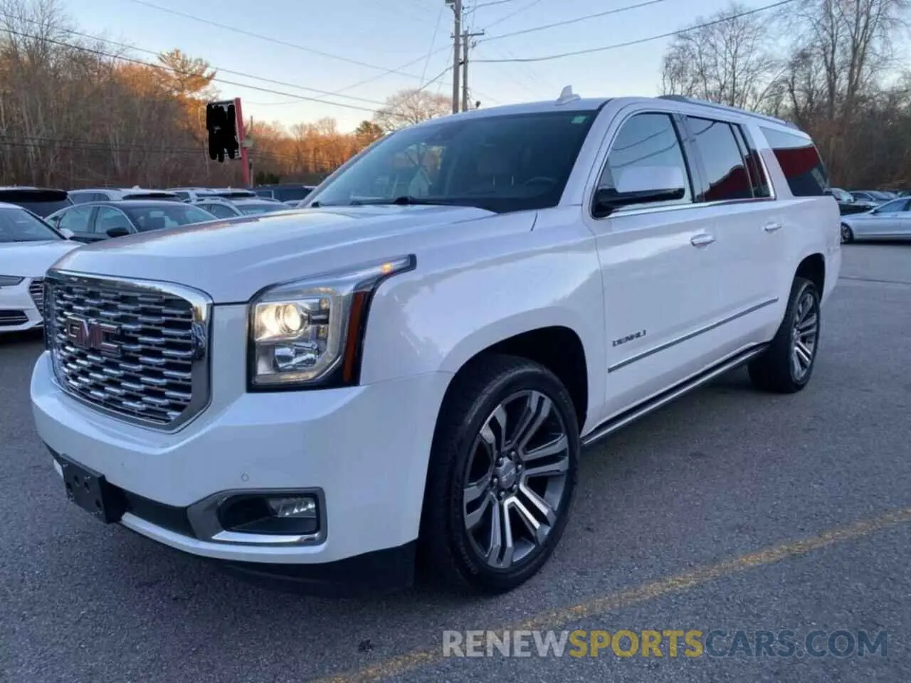 2 Photograph of a damaged car 1GKS2HKJ6LR272614 GMC YUKON 2020