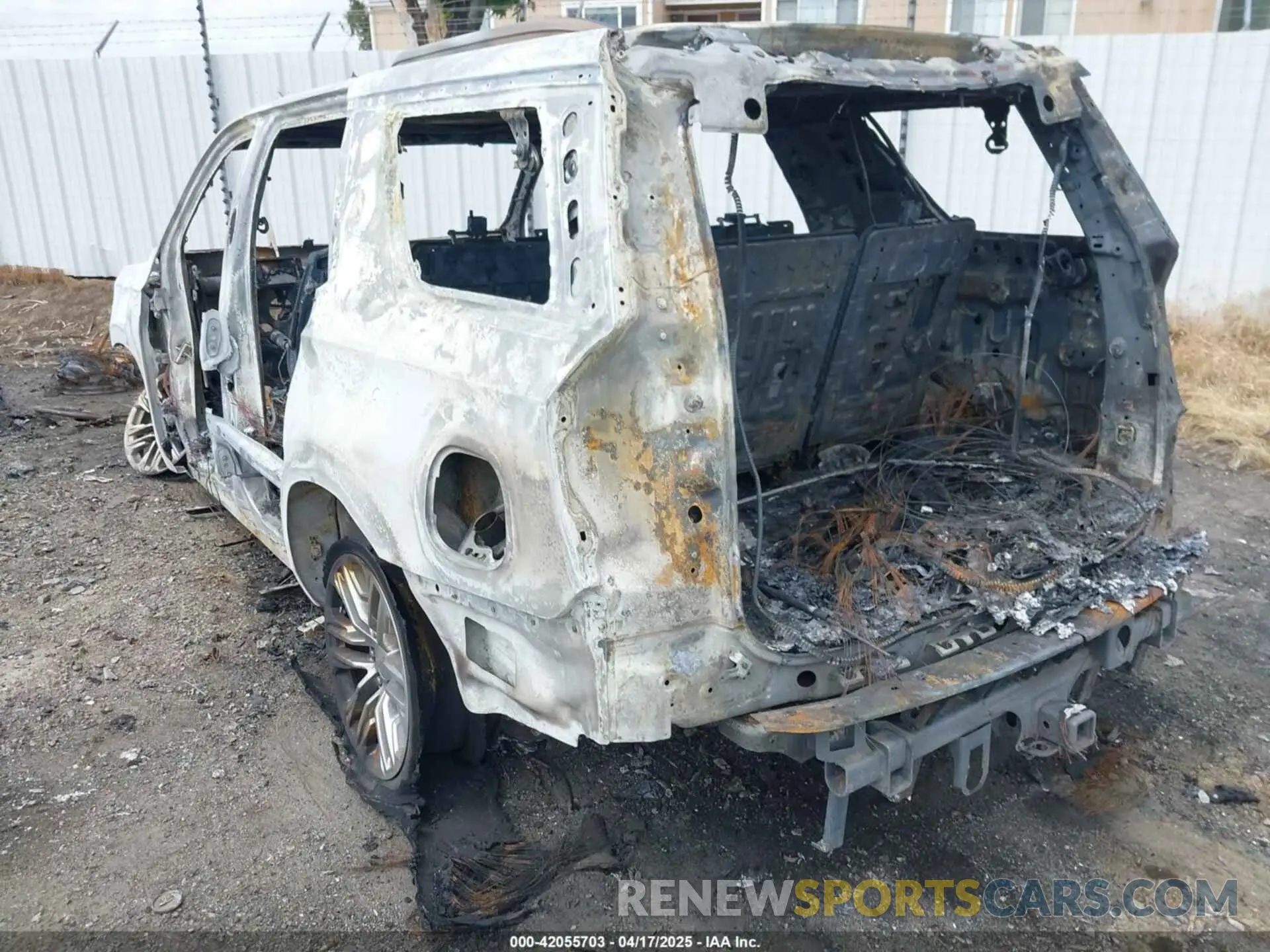 12 Photograph of a damaged car 1GKS1BKD0MR249521 GMC YUKON 2021