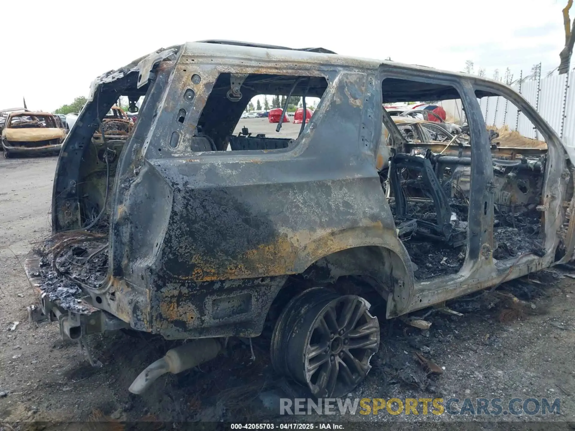 13 Photograph of a damaged car 1GKS1BKD0MR249521 GMC YUKON 2021