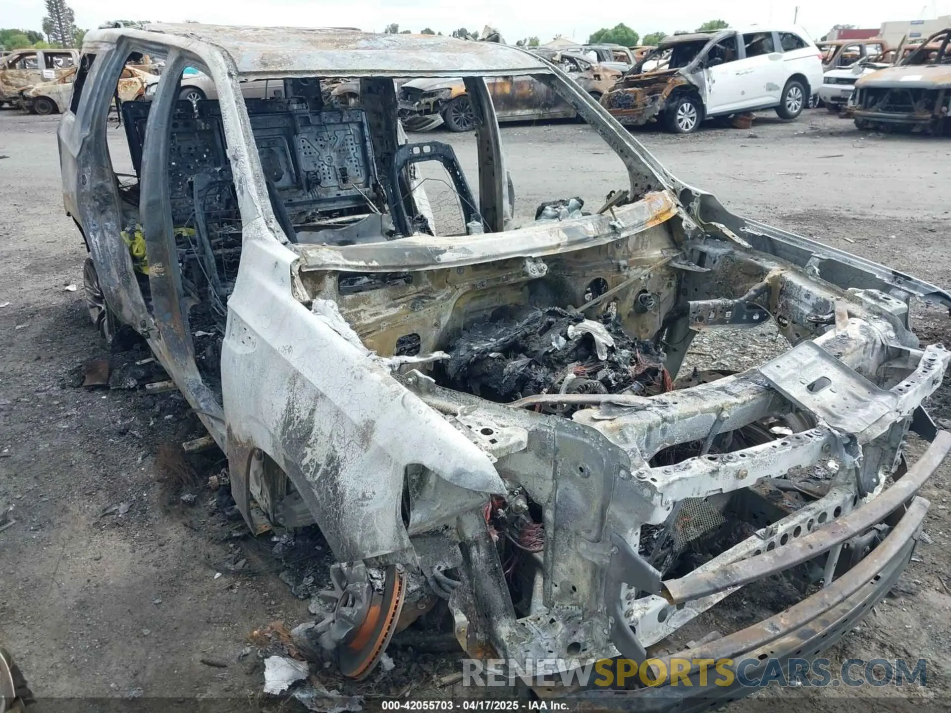 14 Photograph of a damaged car 1GKS1BKD0MR249521 GMC YUKON 2021