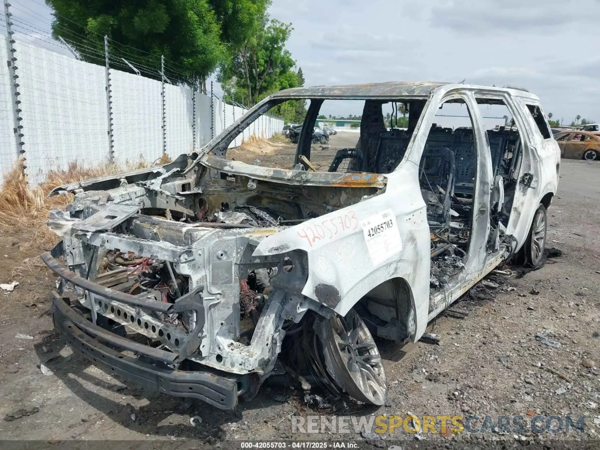 2 Photograph of a damaged car 1GKS1BKD0MR249521 GMC YUKON 2021