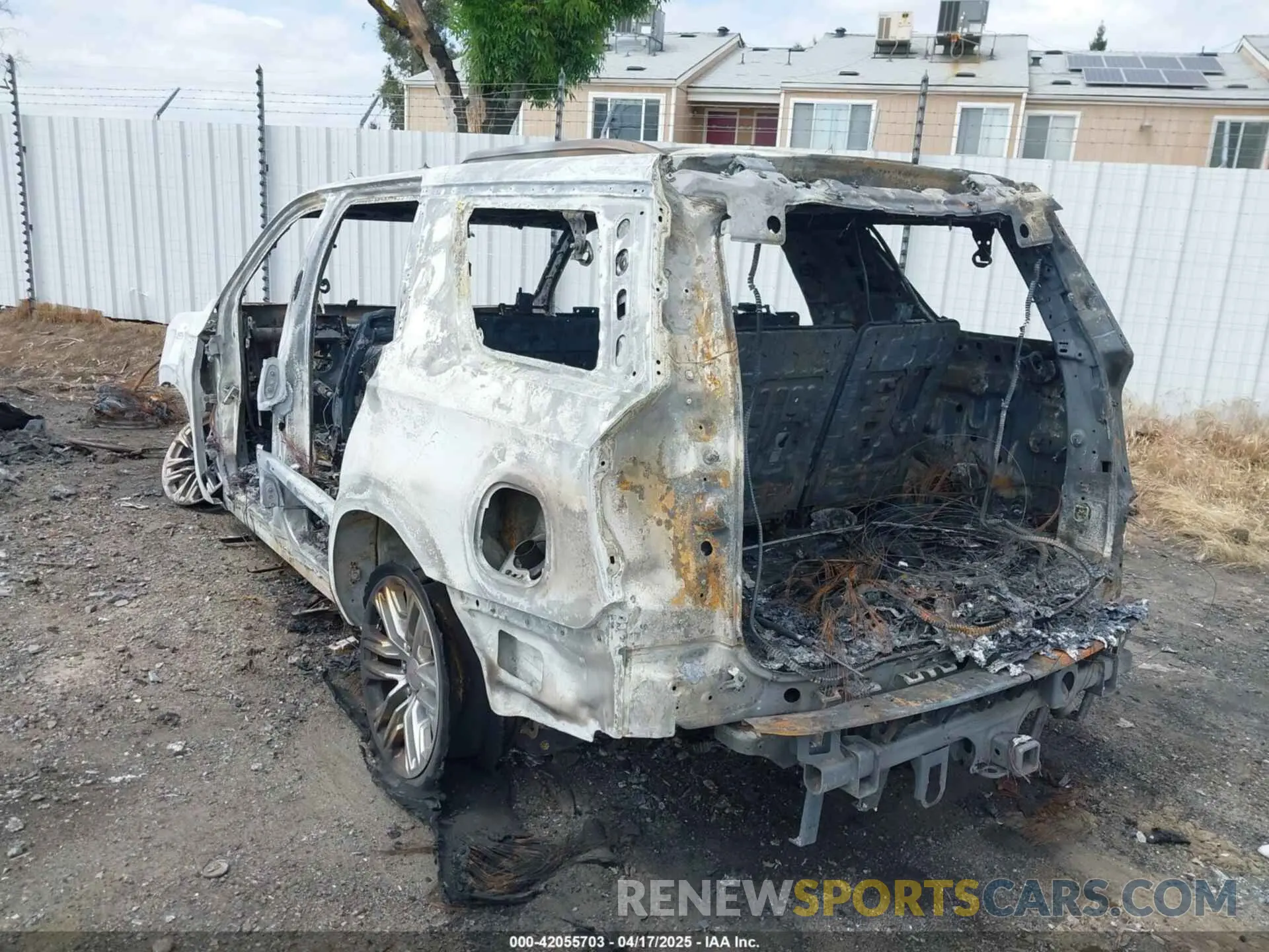 3 Photograph of a damaged car 1GKS1BKD0MR249521 GMC YUKON 2021