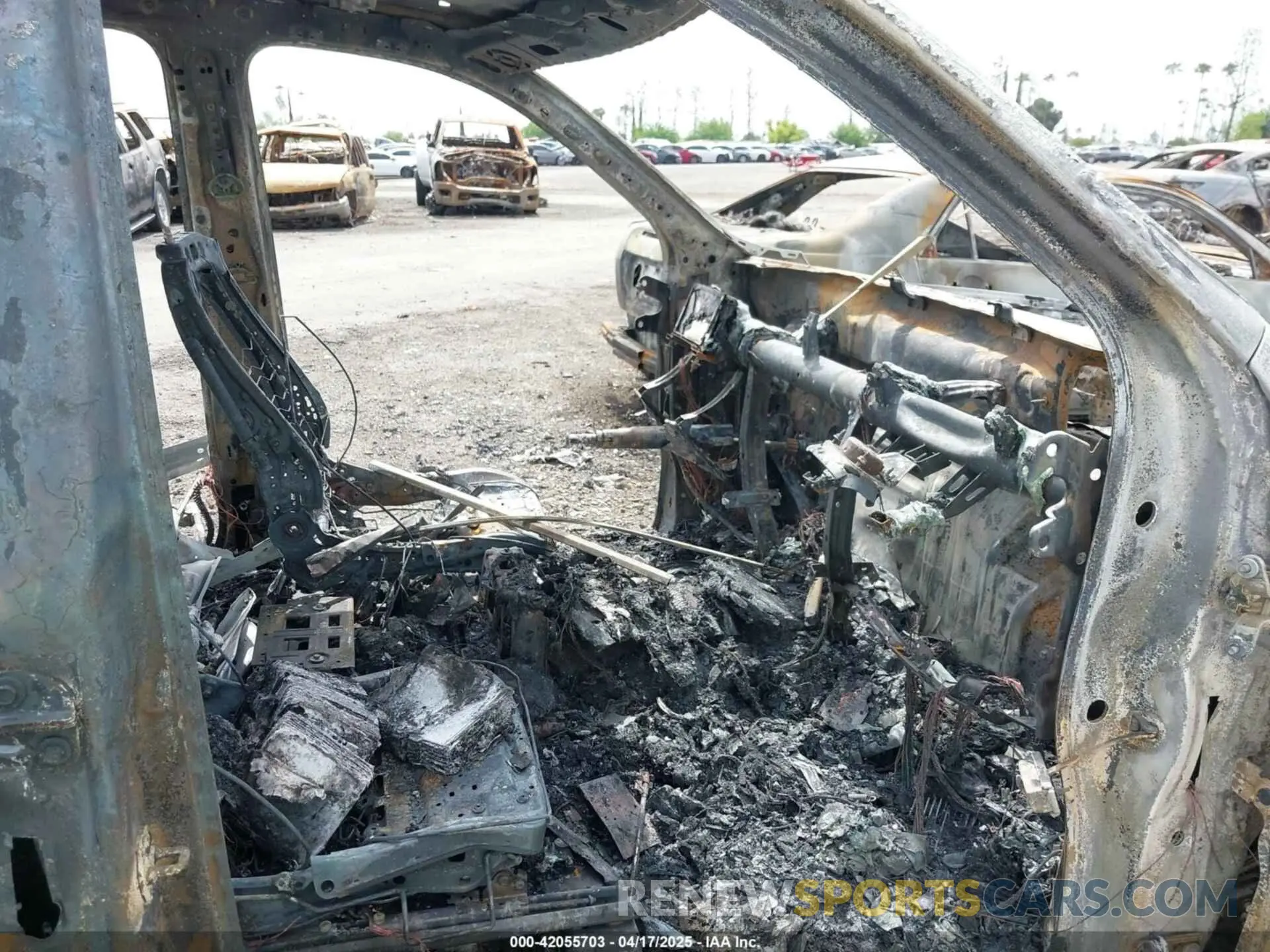 5 Photograph of a damaged car 1GKS1BKD0MR249521 GMC YUKON 2021
