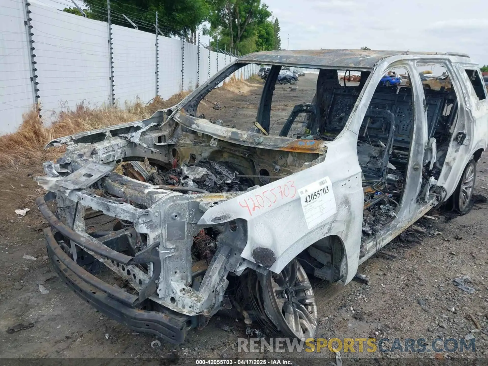 6 Photograph of a damaged car 1GKS1BKD0MR249521 GMC YUKON 2021