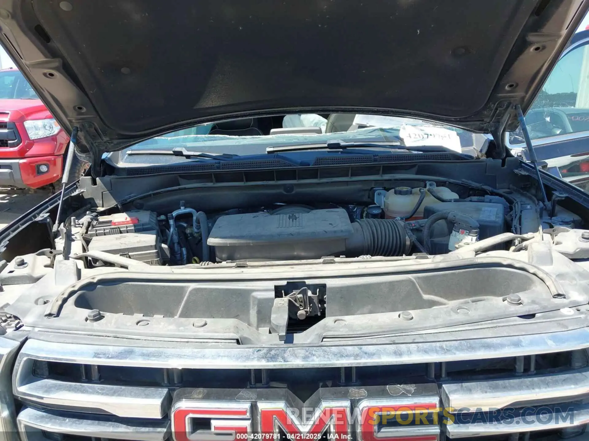 10 Photograph of a damaged car 1GKS1BKD6MR482626 GMC YUKON 2021