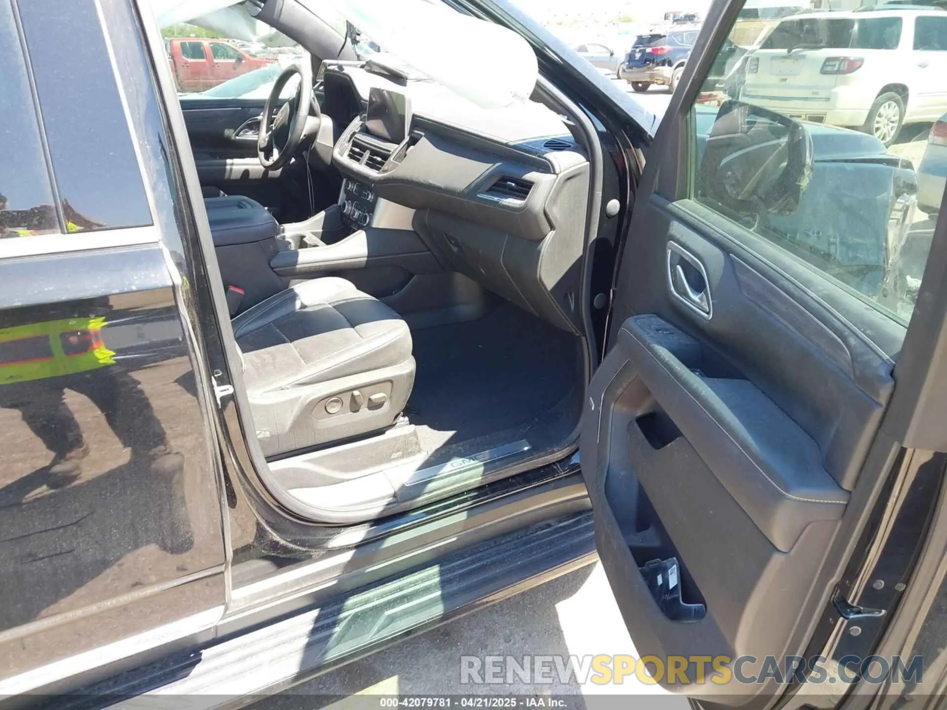 5 Photograph of a damaged car 1GKS1BKD6MR482626 GMC YUKON 2021