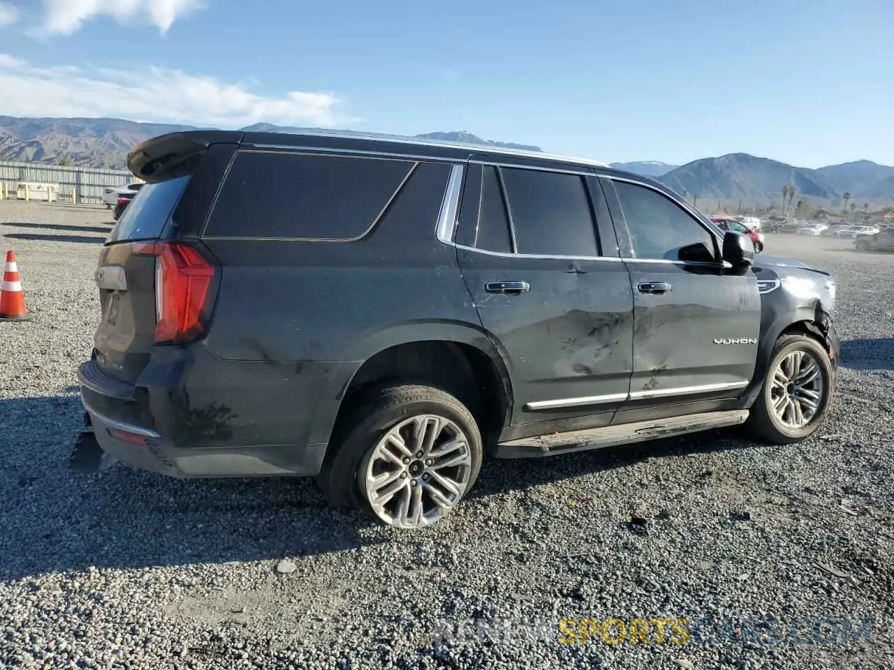 3 Фотография поврежденного автомобиля 1GKS1BKD7MR371454 GMC YUKON 2021