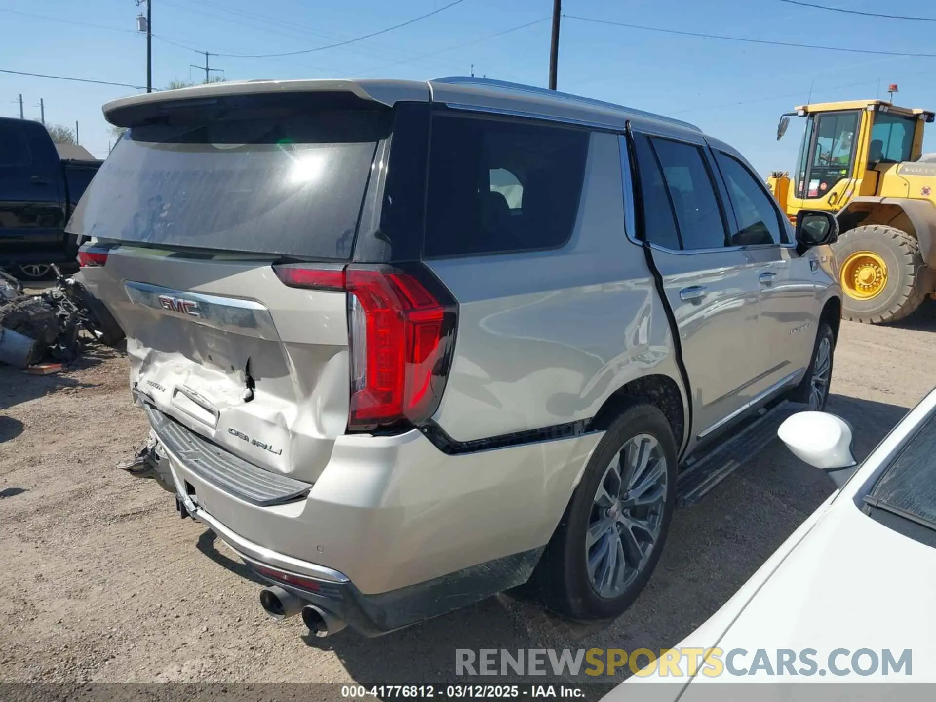 4 Photograph of a damaged car 1GKS1DKL6MR191045 GMC YUKON 2021
