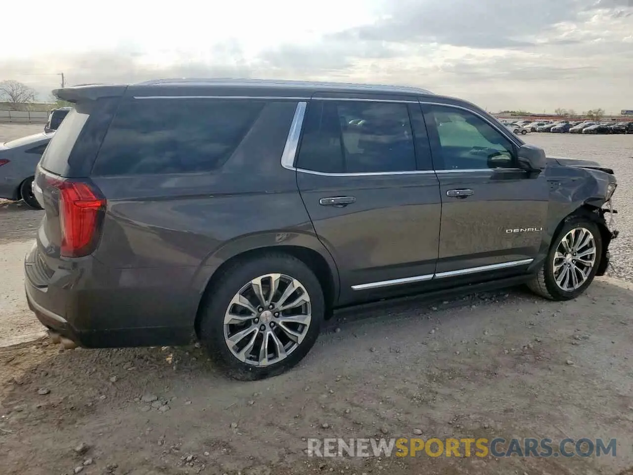 3 Photograph of a damaged car 1GKS1DKLXMR231921 GMC YUKON 2021