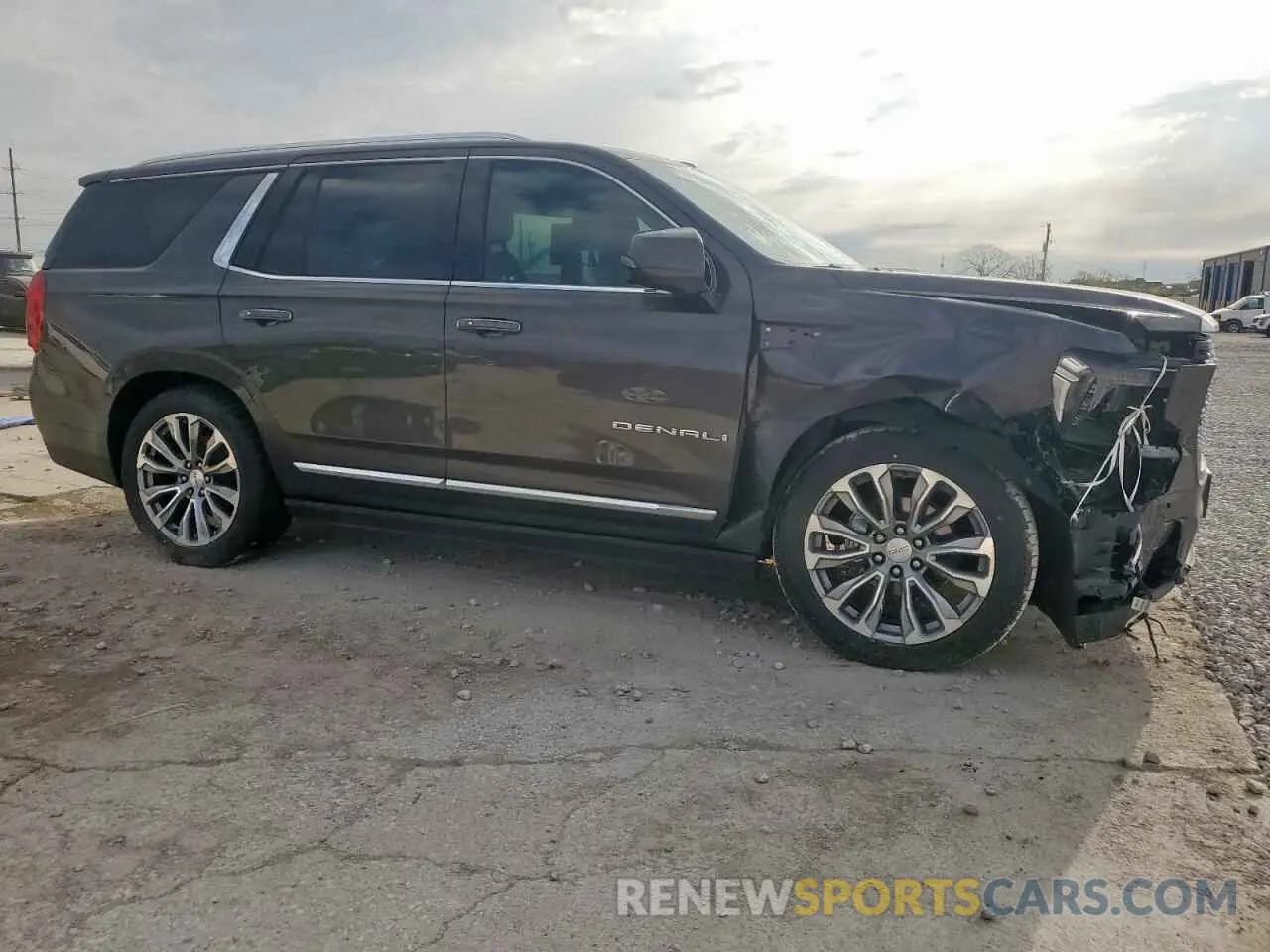 4 Photograph of a damaged car 1GKS1DKLXMR231921 GMC YUKON 2021