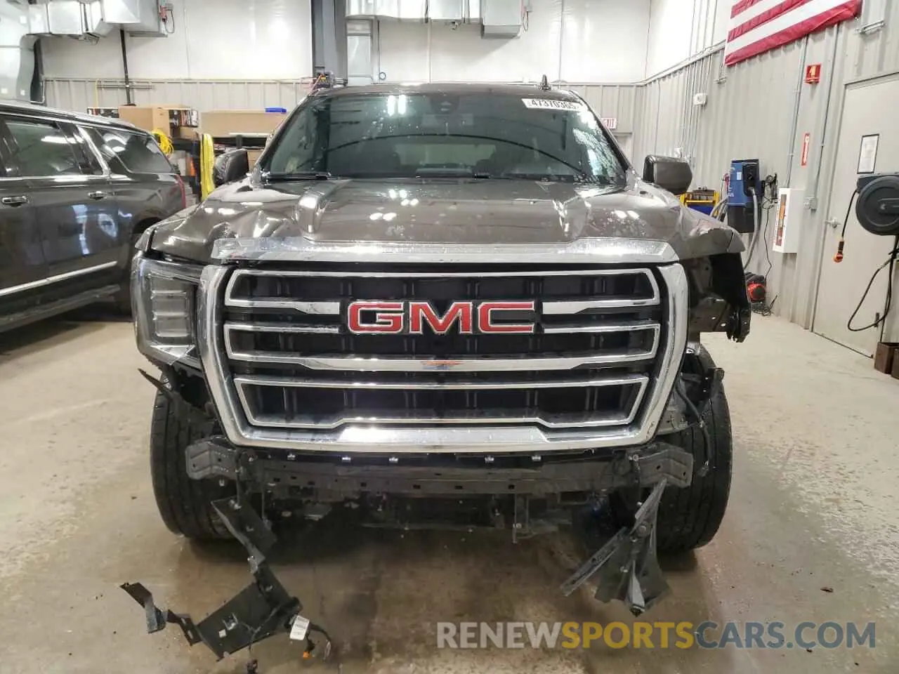 5 Photograph of a damaged car 1GKS2BKD2MR276684 GMC YUKON 2021