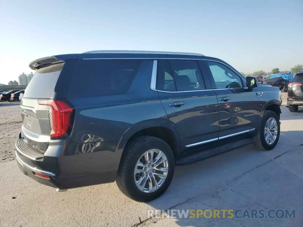 3 Photograph of a damaged car 1GKS2BKD3MR137812 GMC YUKON 2021