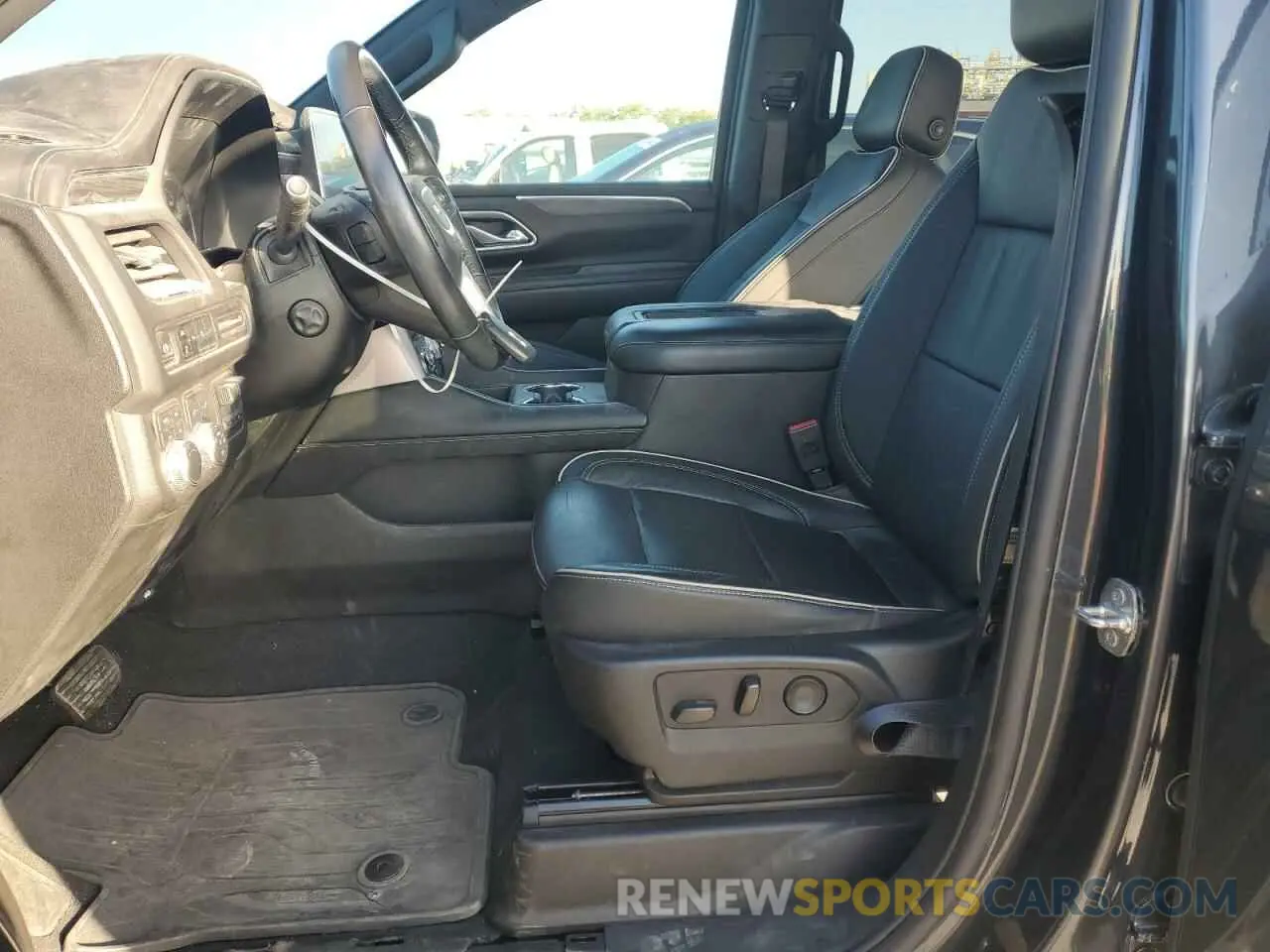 7 Photograph of a damaged car 1GKS2BKD3MR137812 GMC YUKON 2021