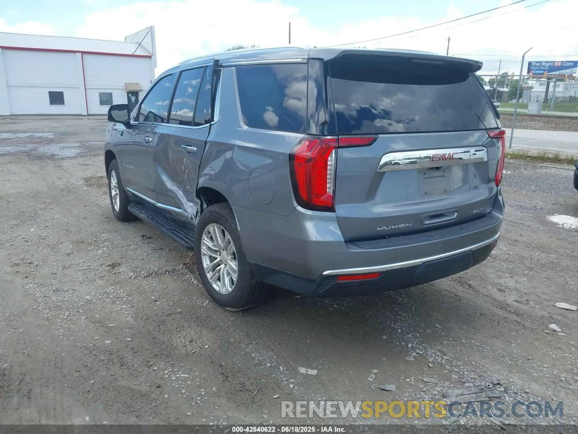 3 Photograph of a damaged car 1GKS2BKD3MR433011 GMC YUKON 2021