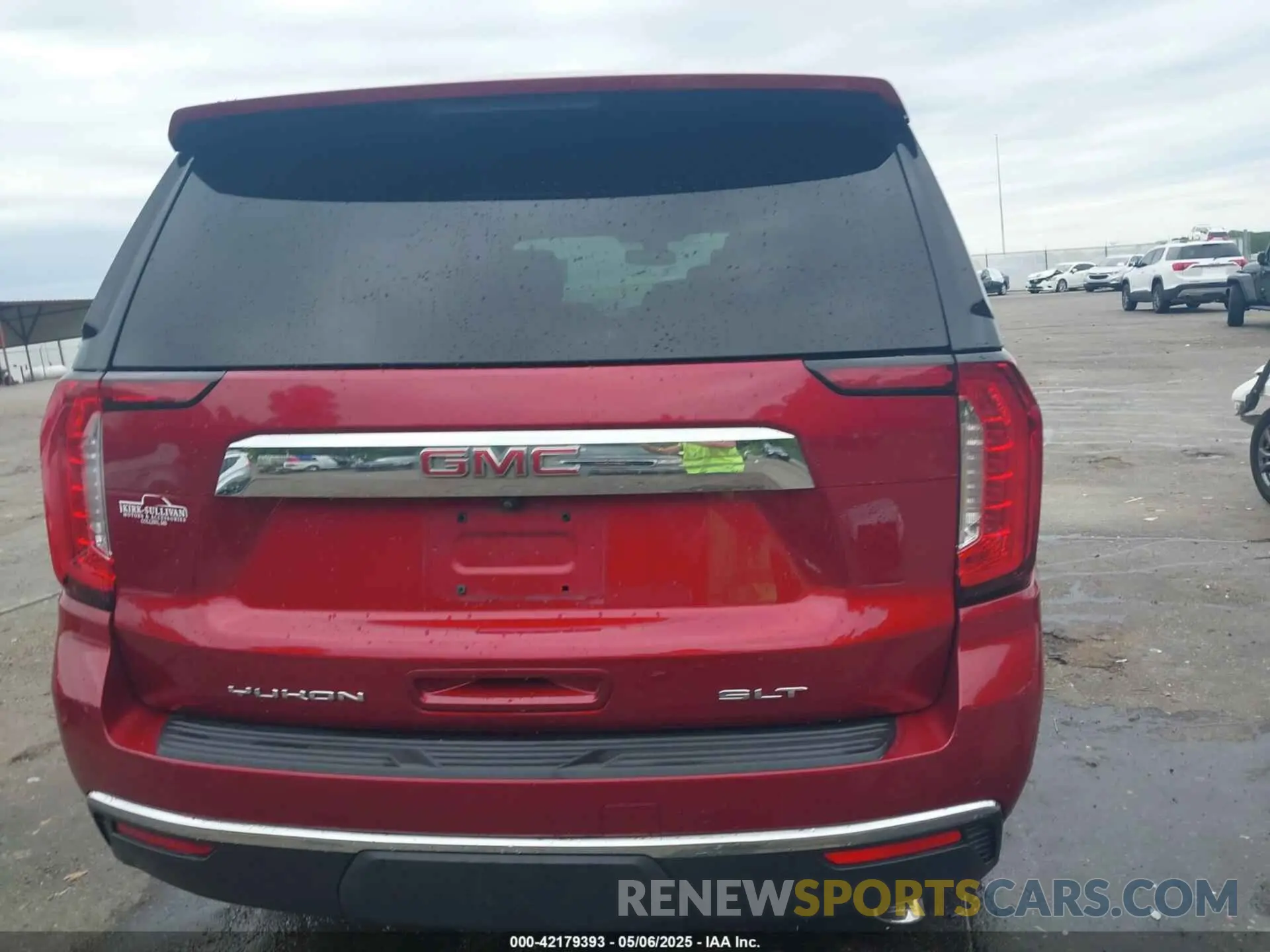 17 Photograph of a damaged car 1GKS2BKD4MR448858 GMC YUKON 2021