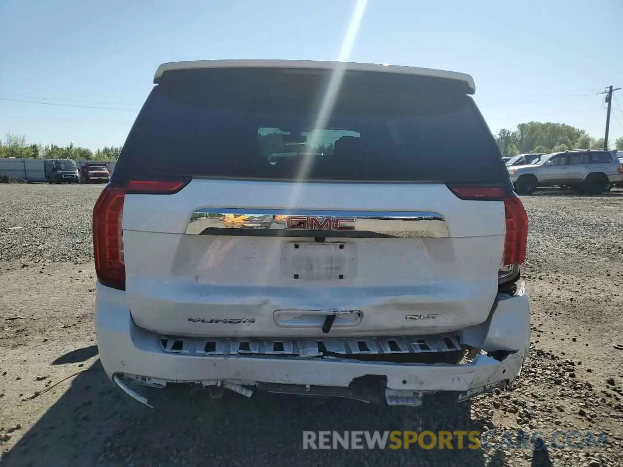 6 Photograph of a damaged car 1GKS2BKD5MR111406 GMC YUKON 2021