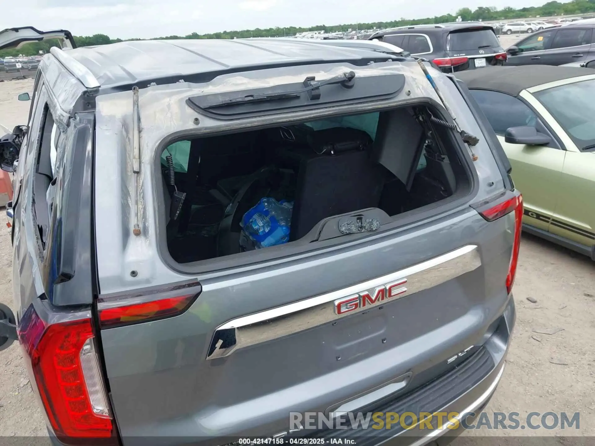 13 Photograph of a damaged car 1GKS2BKD5MR389349 GMC YUKON 2021