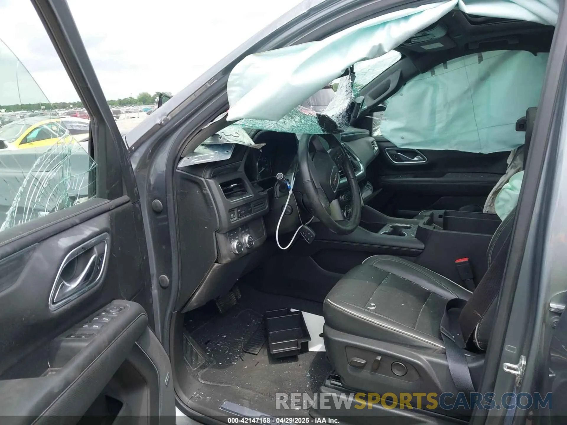5 Photograph of a damaged car 1GKS2BKD5MR389349 GMC YUKON 2021