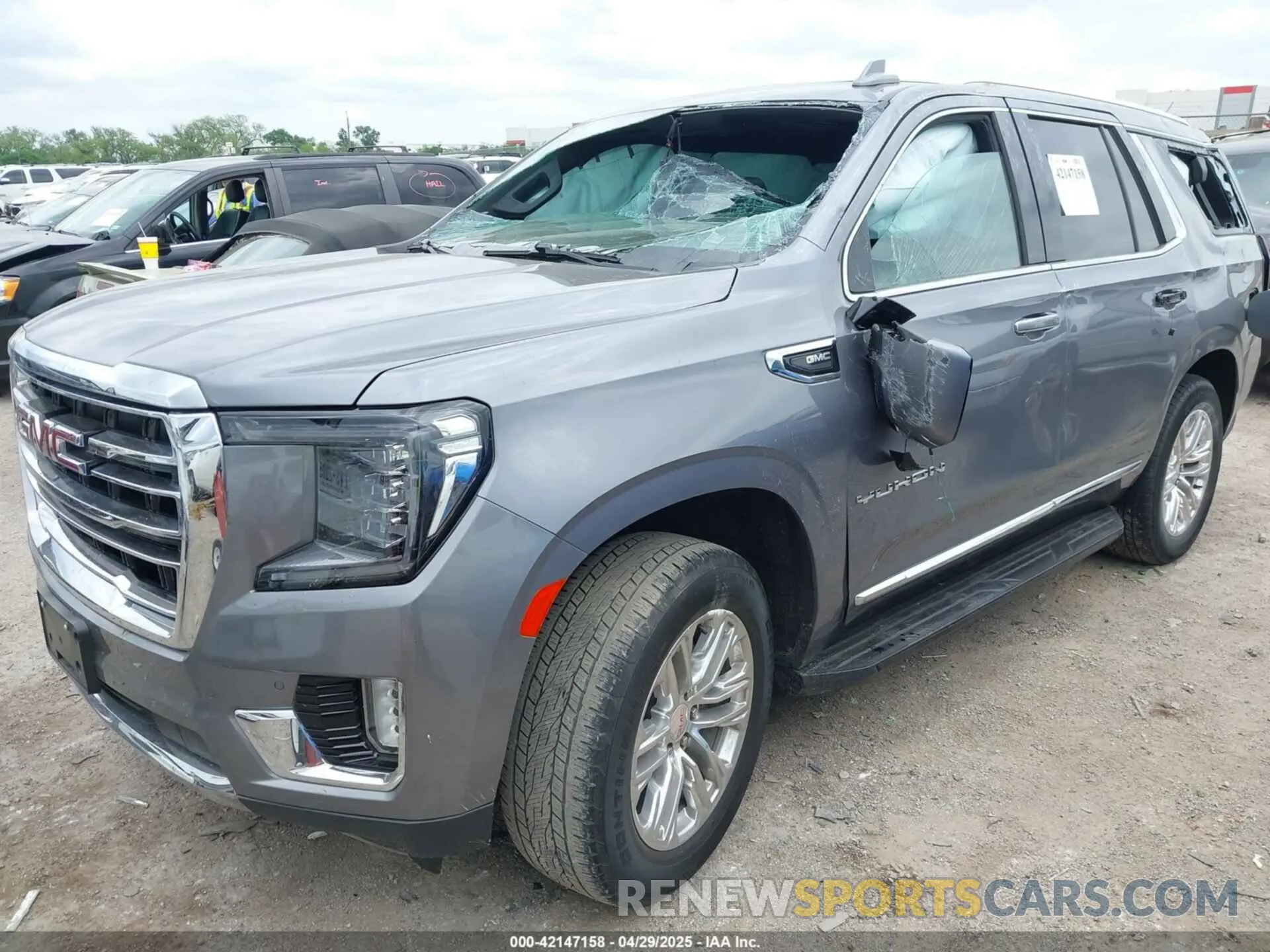 6 Photograph of a damaged car 1GKS2BKD5MR389349 GMC YUKON 2021