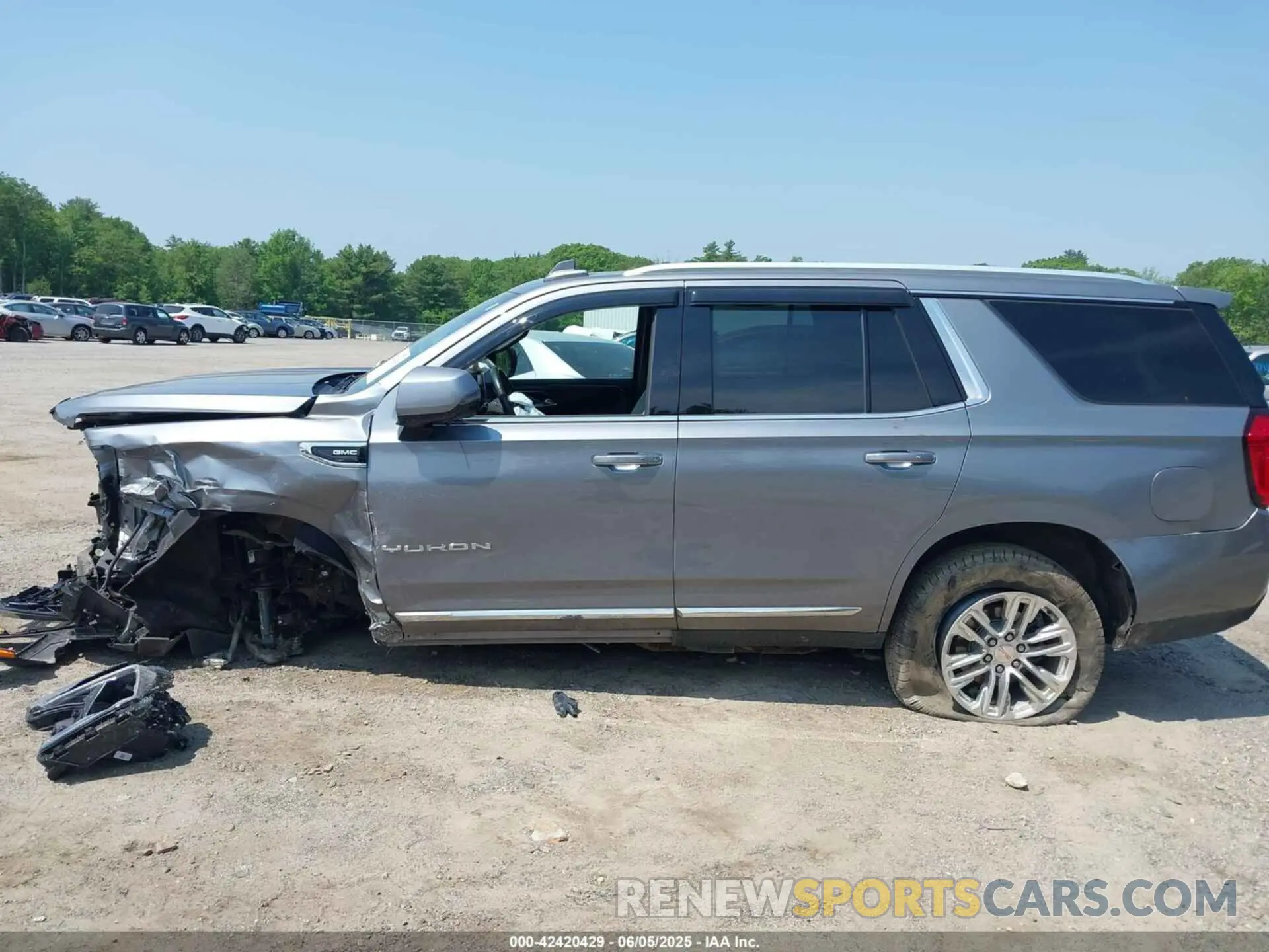 15 Photograph of a damaged car 1GKS2BKD6MR215984 GMC YUKON 2021