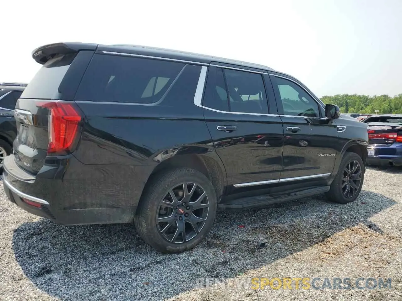 3 Фотография поврежденного автомобиля 1GKS2BKD9MR147535 GMC YUKON 2021