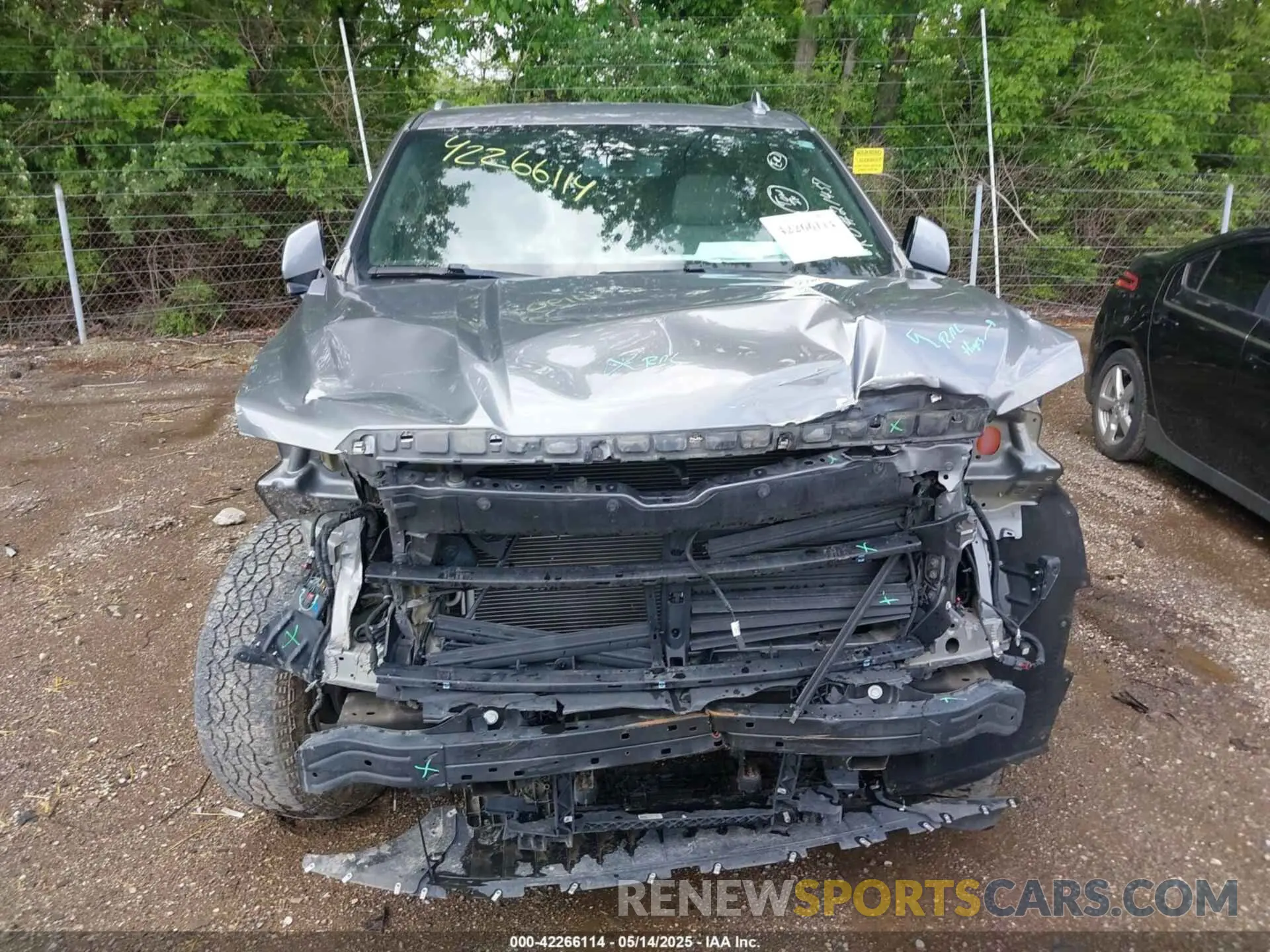 12 Photograph of a damaged car 1GKS2BKDXMR270146 GMC YUKON 2021