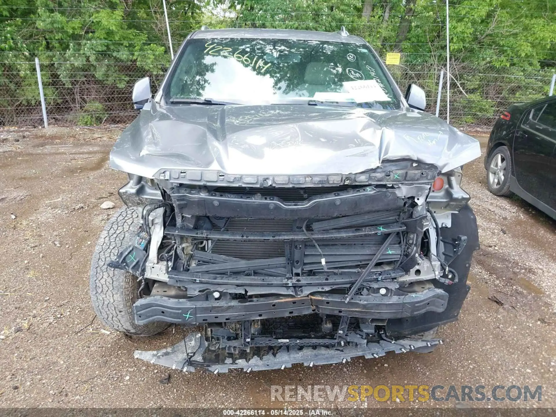 17 Photograph of a damaged car 1GKS2BKDXMR270146 GMC YUKON 2021