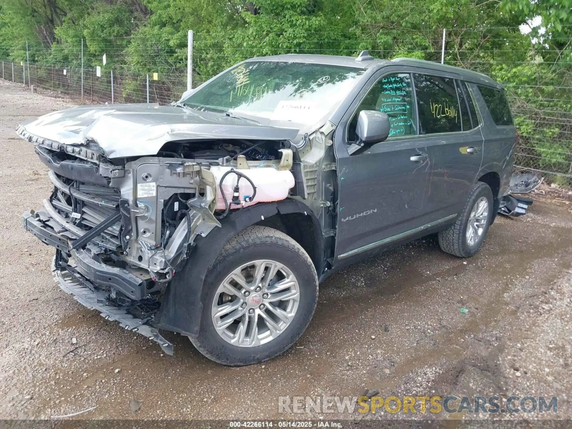 2 Photograph of a damaged car 1GKS2BKDXMR270146 GMC YUKON 2021