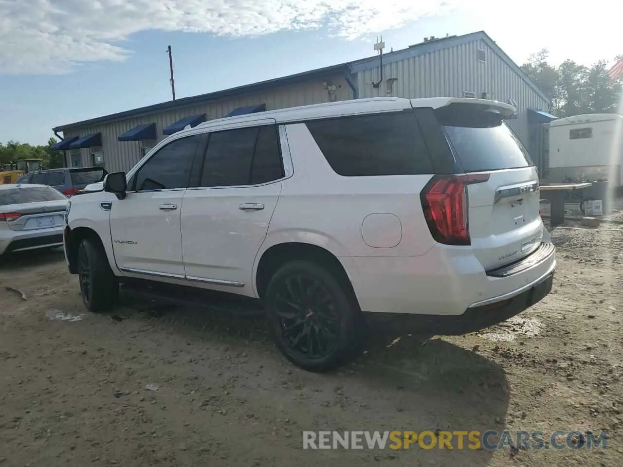 2 Photograph of a damaged car 1GKS2BKT9MR473021 GMC YUKON 2021