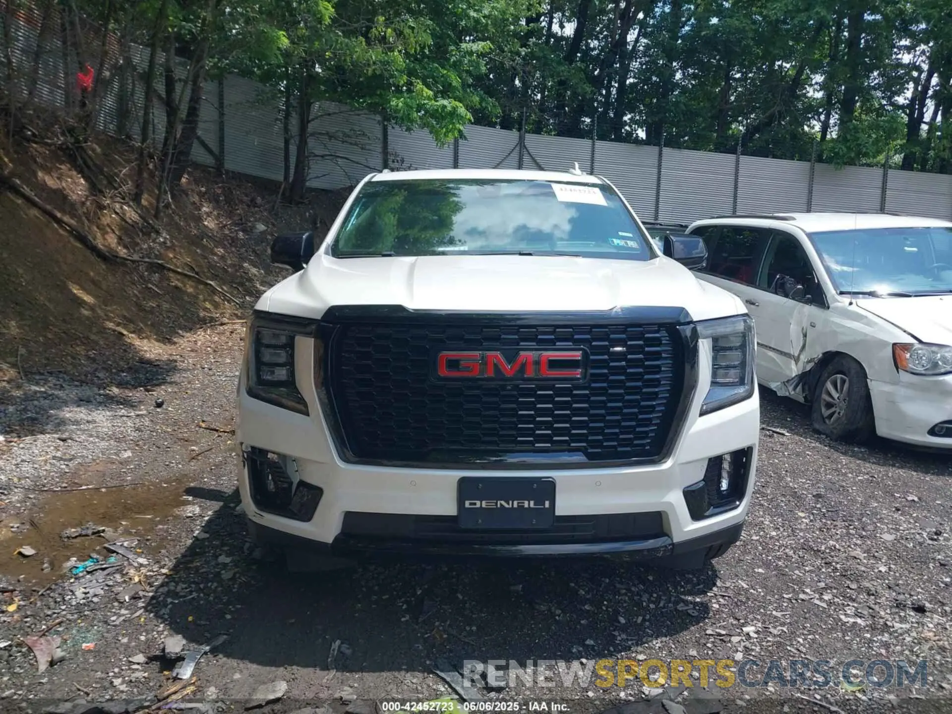 12 Photograph of a damaged car 1GKS2DKL0MR150133 GMC YUKON 2021