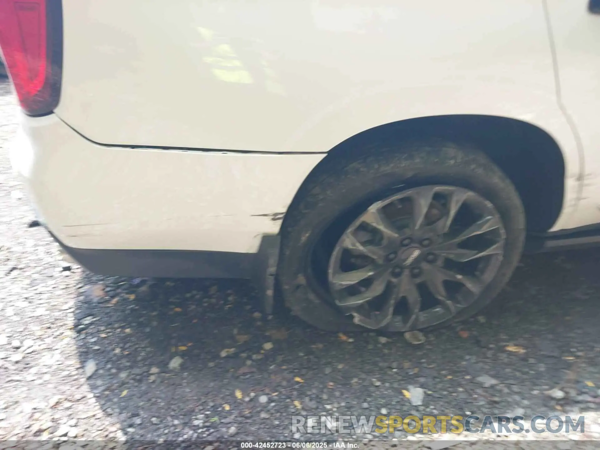 21 Photograph of a damaged car 1GKS2DKL0MR150133 GMC YUKON 2021