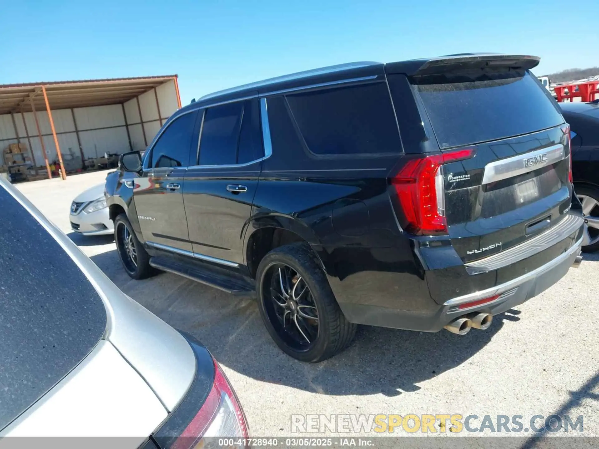 3 Фотография поврежденного автомобиля 1GKS2DKL3MR409536 GMC YUKON 2021