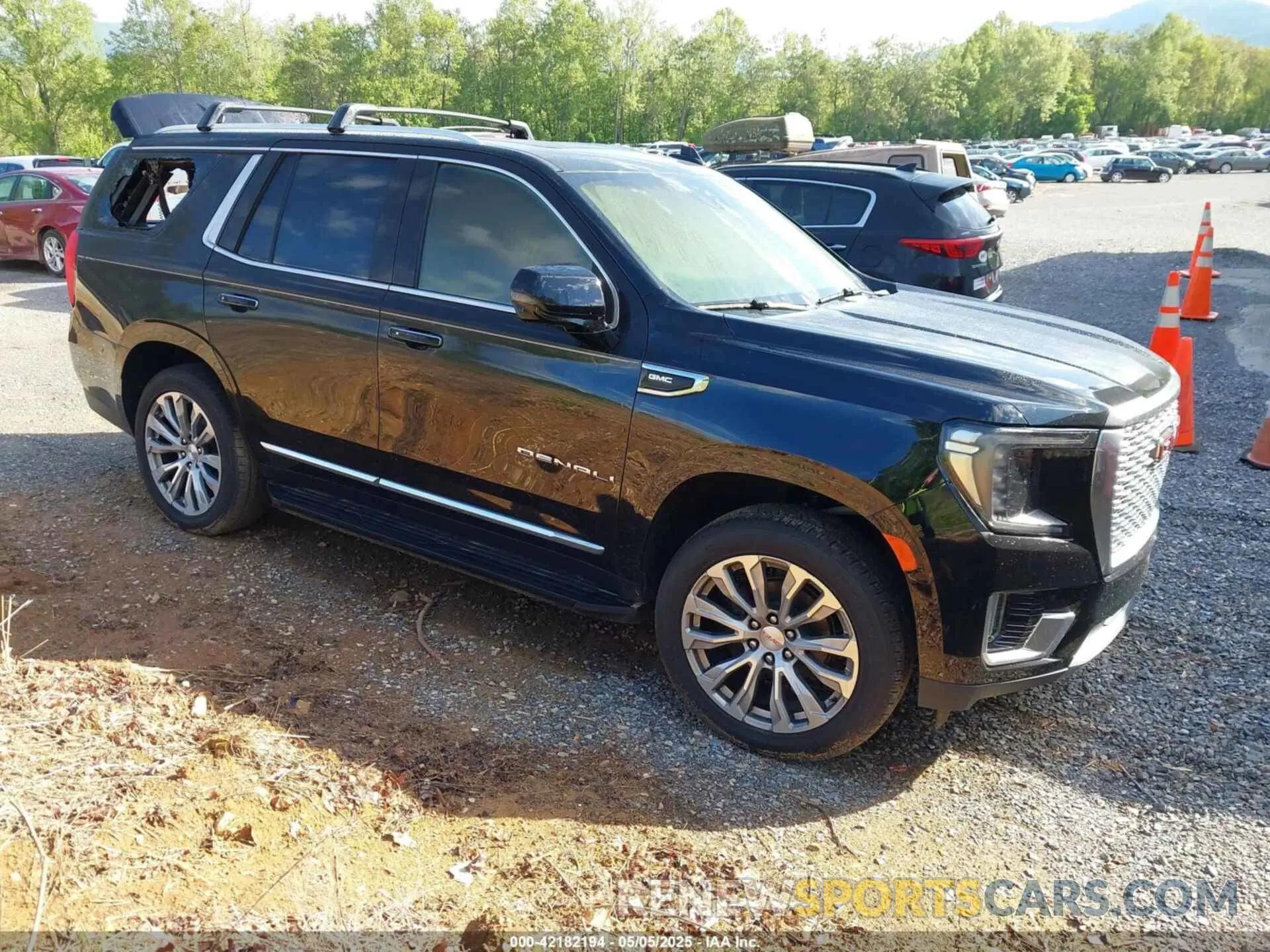 1 Фотография поврежденного автомобиля 1GKS2DKL7MR467018 GMC YUKON 2021