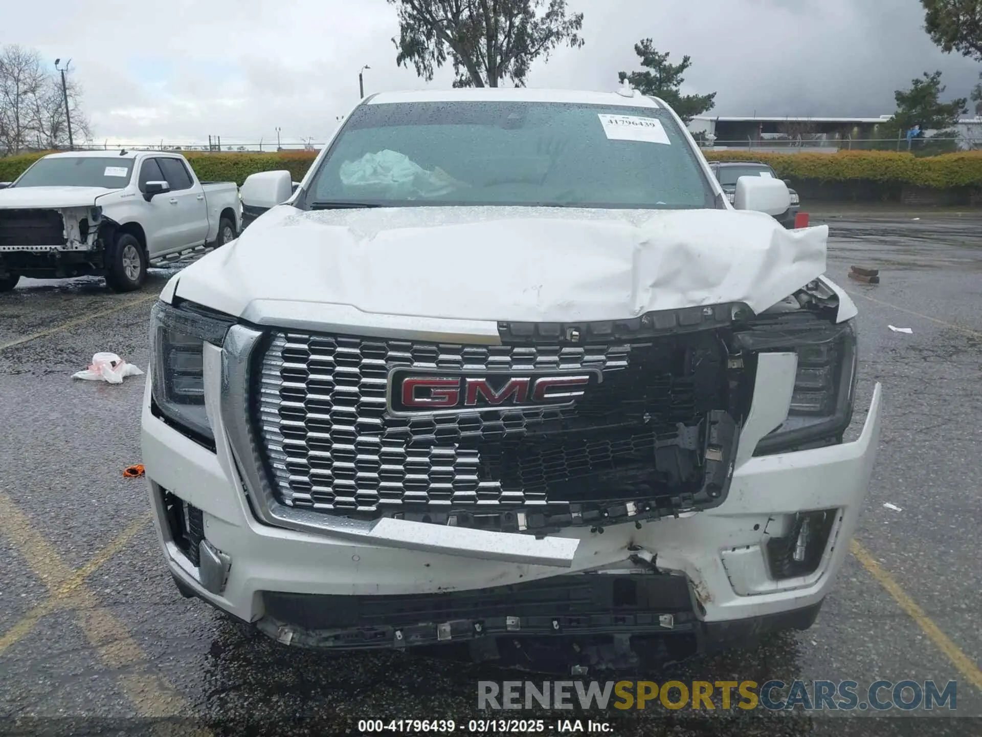 12 Photograph of a damaged car 1GKS2DKL8MR125626 GMC YUKON 2021
