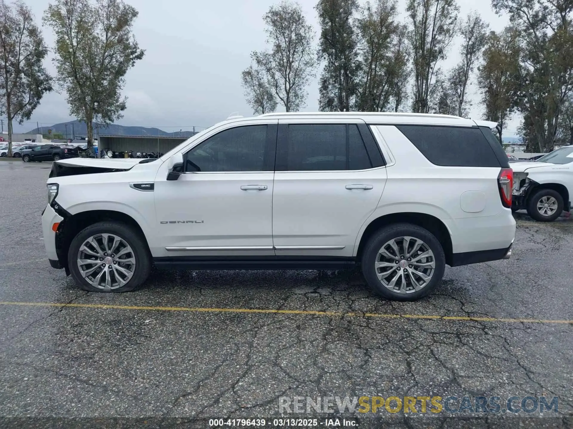 14 Photograph of a damaged car 1GKS2DKL8MR125626 GMC YUKON 2021