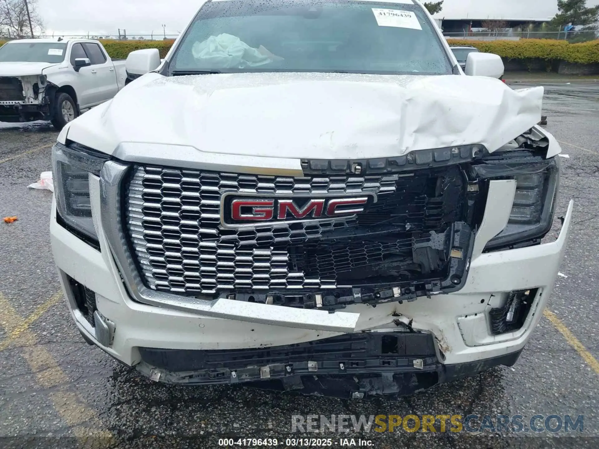 6 Photograph of a damaged car 1GKS2DKL8MR125626 GMC YUKON 2021