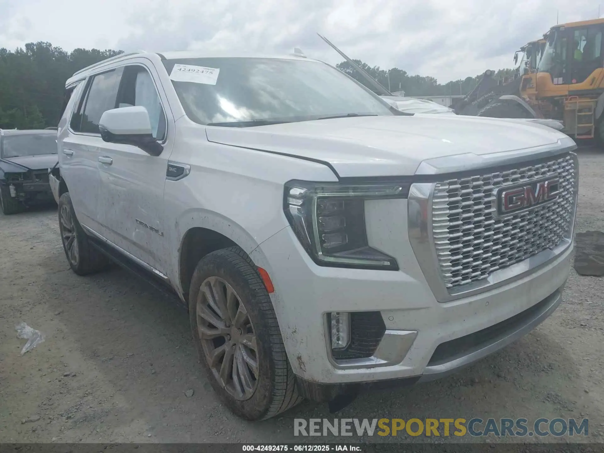 1 Photograph of a damaged car 1GKS2DKL9MR157226 GMC YUKON 2021