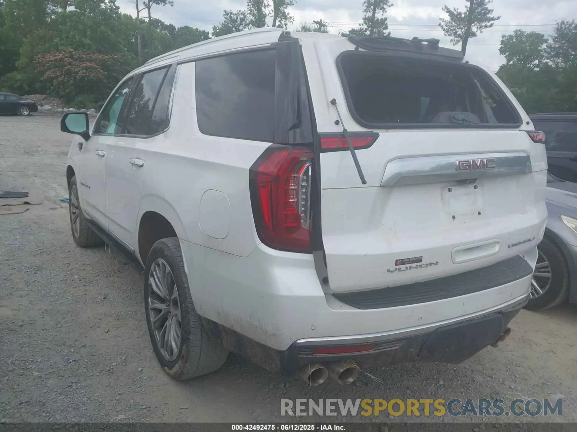 3 Photograph of a damaged car 1GKS2DKL9MR157226 GMC YUKON 2021