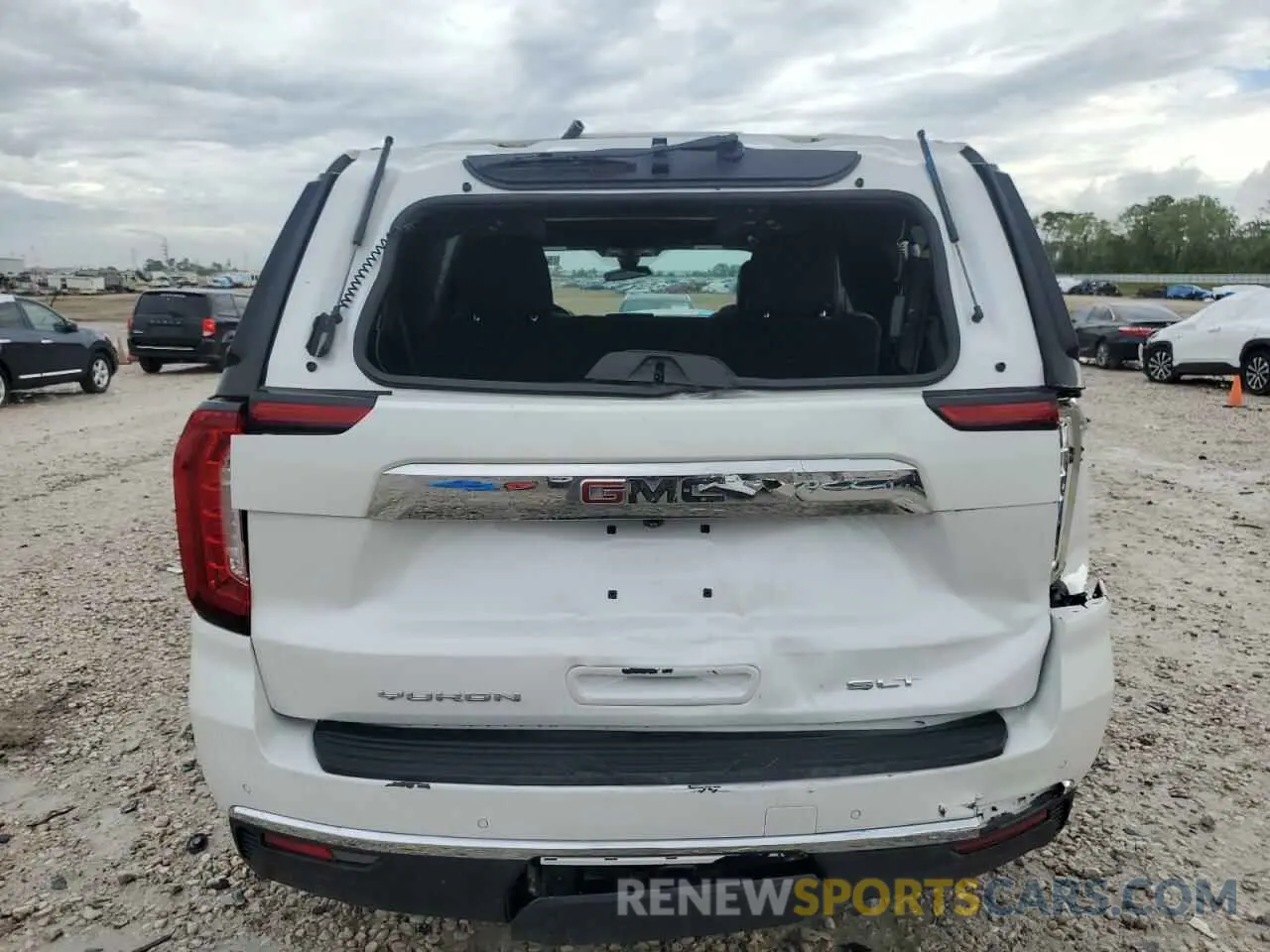 6 Photograph of a damaged car 1GKS2GKD6MR429631 GMC YUKON 2021