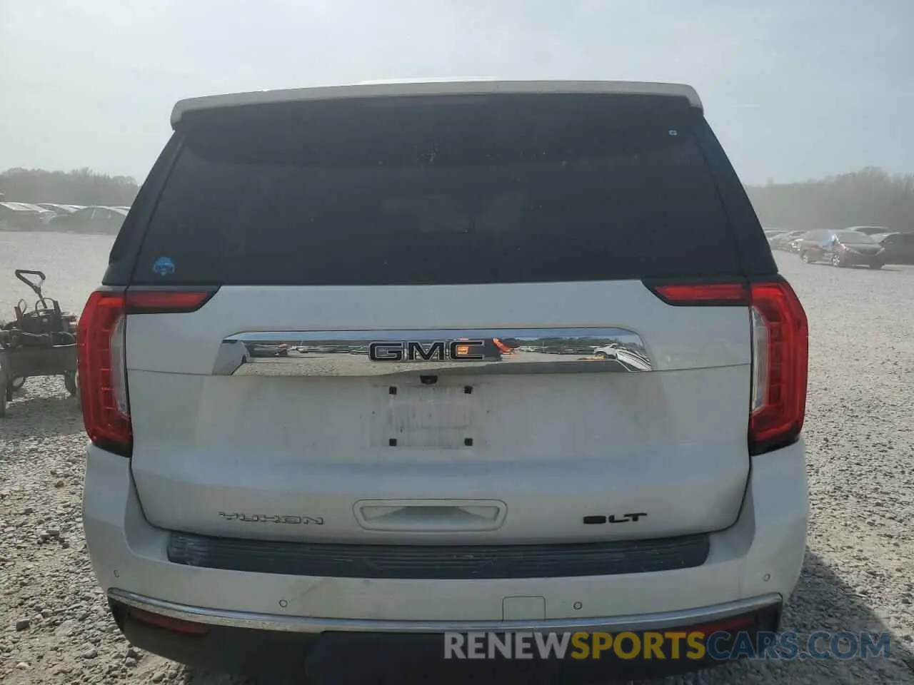 6 Photograph of a damaged car 1GKS2GKD7MR424034 GMC YUKON 2021