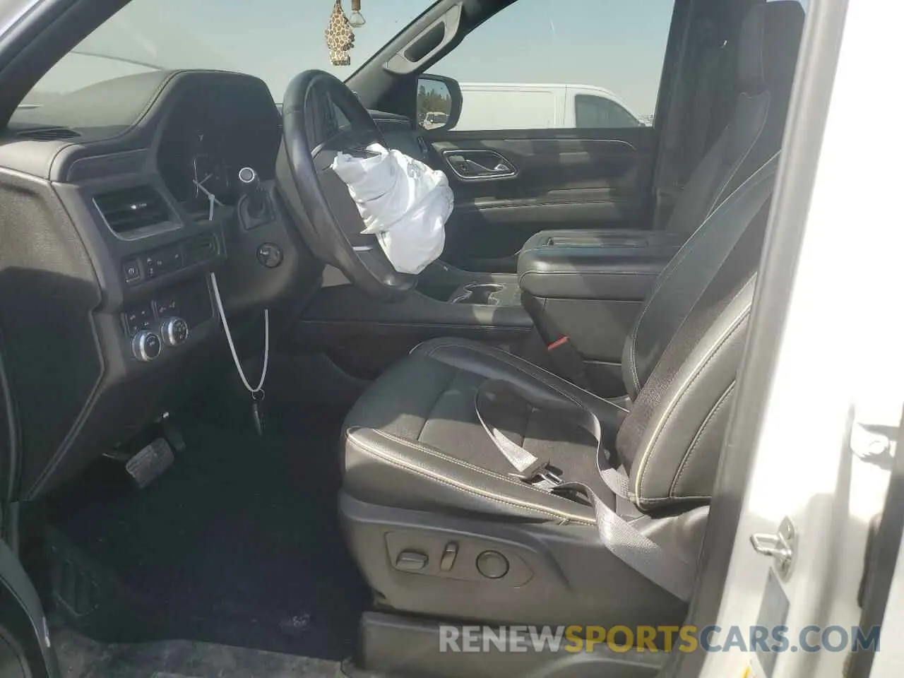 7 Photograph of a damaged car 1GKS2GKD7MR424034 GMC YUKON 2021